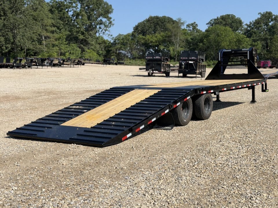 2027 Load Trail GL 102X32 / HYDRO DOVE & JACKS / 14 PLY / WIRELESS REMOTE / 25.9 GVWR / Flatbed Trai