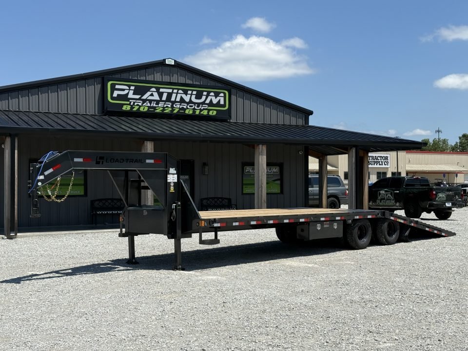 2027 Load Trail GL 102X32 GOOSENECK HYDRAULIC DOVETAIL W/12' CLEATED DOVE, 14 PLYS, HYDRAULIC JACKS,