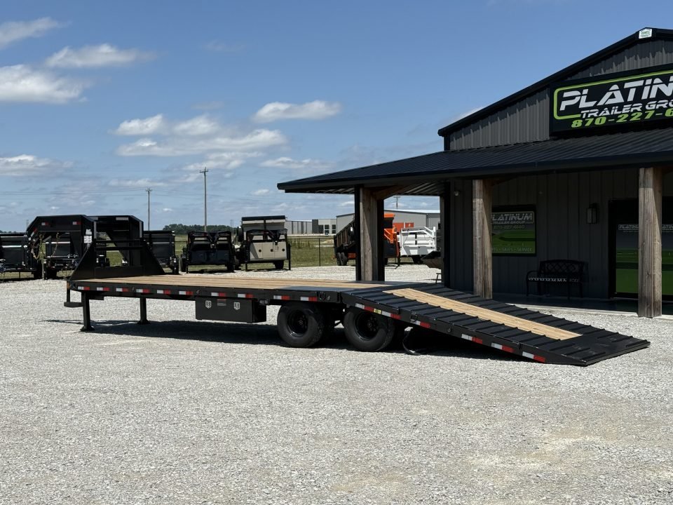 2027 Load Trail GL 102X32 GOOSENECK HYDRAULIC DOVETAIL W/12' CLEATED DOVE, 14 PLYS, HYDRAULIC JACKS,