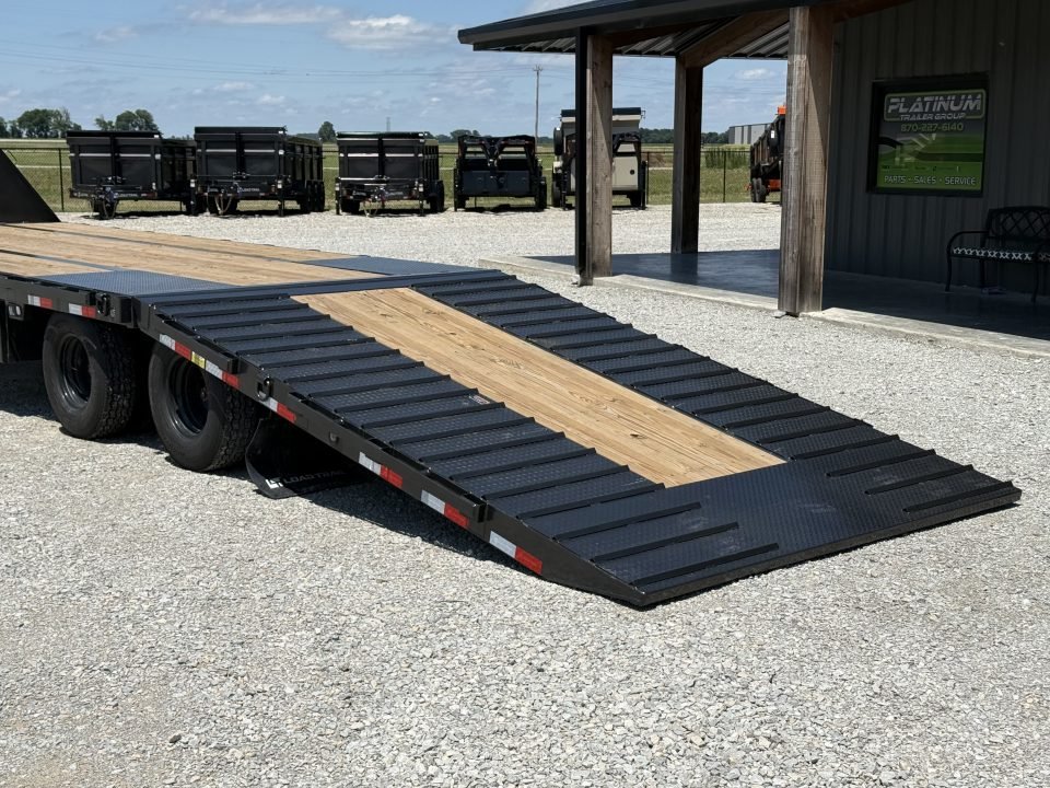 2027 Load Trail GL 102X32 GOOSENECK HYDRAULIC DOVETAIL W/12' CLEATED DOVE, 14 PLYS, HYDRAULIC JACKS,