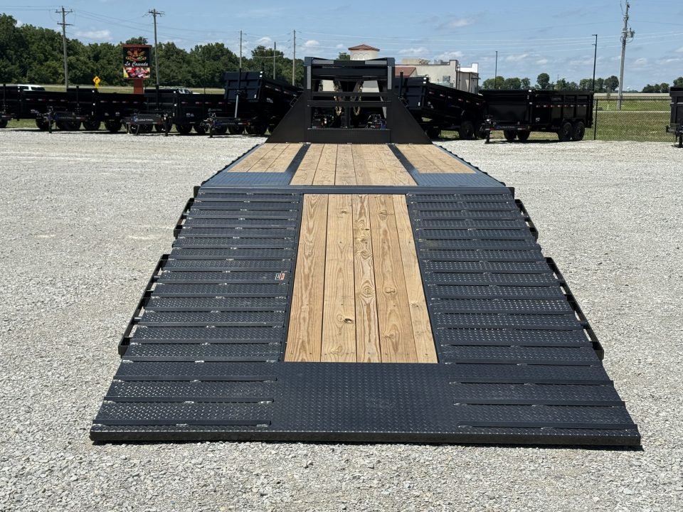 2027 Load Trail GL 102X32 GOOSENECK HYDRAULIC DOVETAIL W/12' CLEATED DOVE, 14 PLYS, HYDRAULIC JACKS,