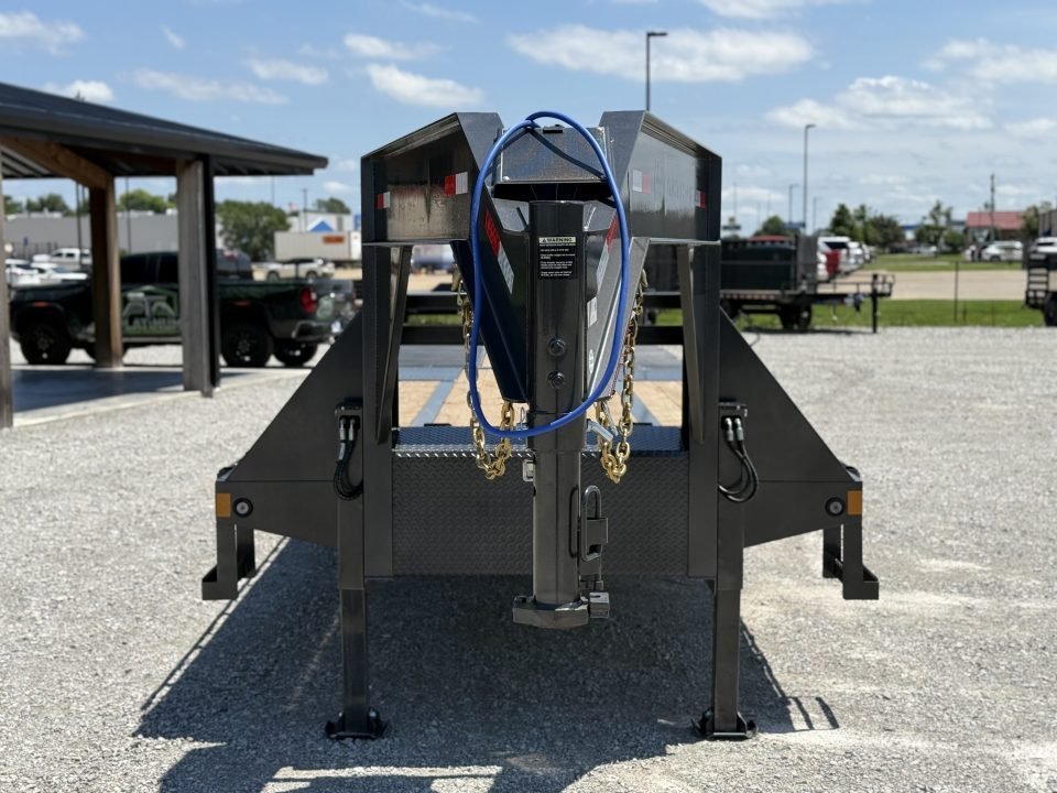 2027 Load Trail GL 102X32 GOOSENECK HYDRAULIC DOVETAIL W/12' CLEATED DOVE, 14 PLYS, HYDRAULIC JACKS,