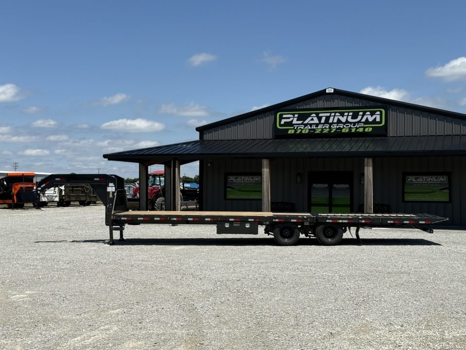 2027 Load Trail GL 102X32 GOOSENECK HYDRAULIC DOVETAIL W/12' CLEATED DOVE, 14 PLYS, HYDRAULIC JACKS,