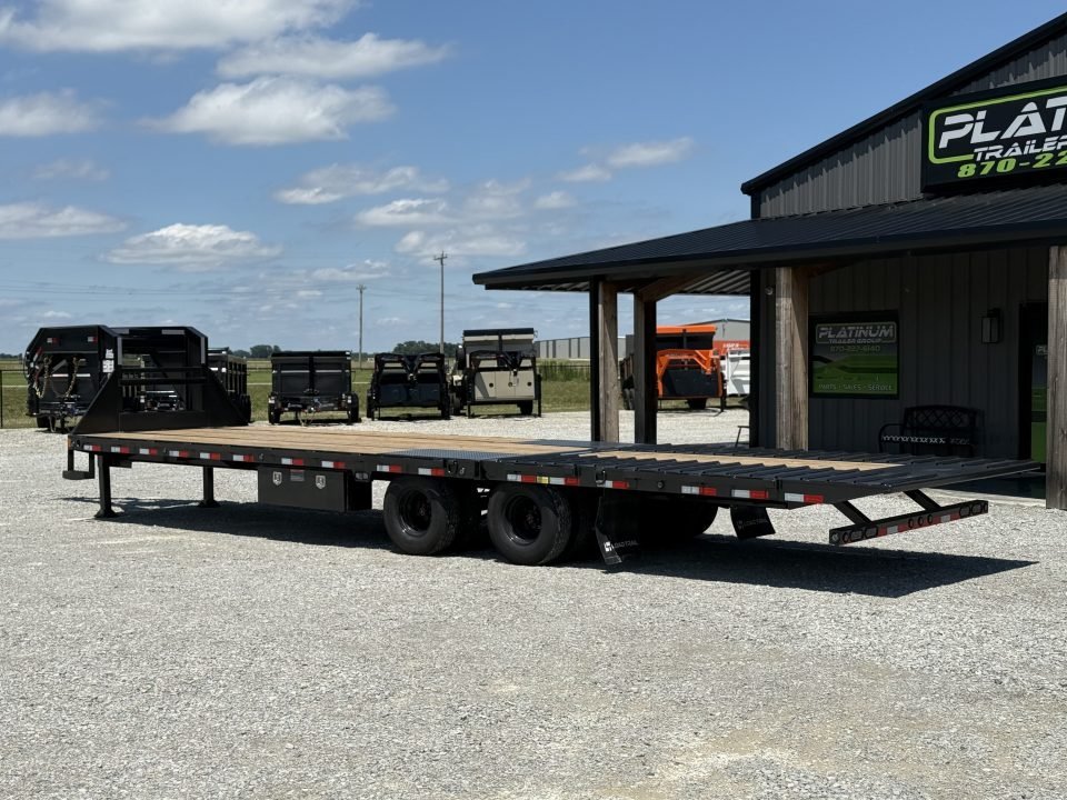2027 Load Trail GL 102X32 GOOSENECK HYDRAULIC DOVETAIL W/12' CLEATED DOVE, 14 PLYS, HYDRAULIC JACKS,