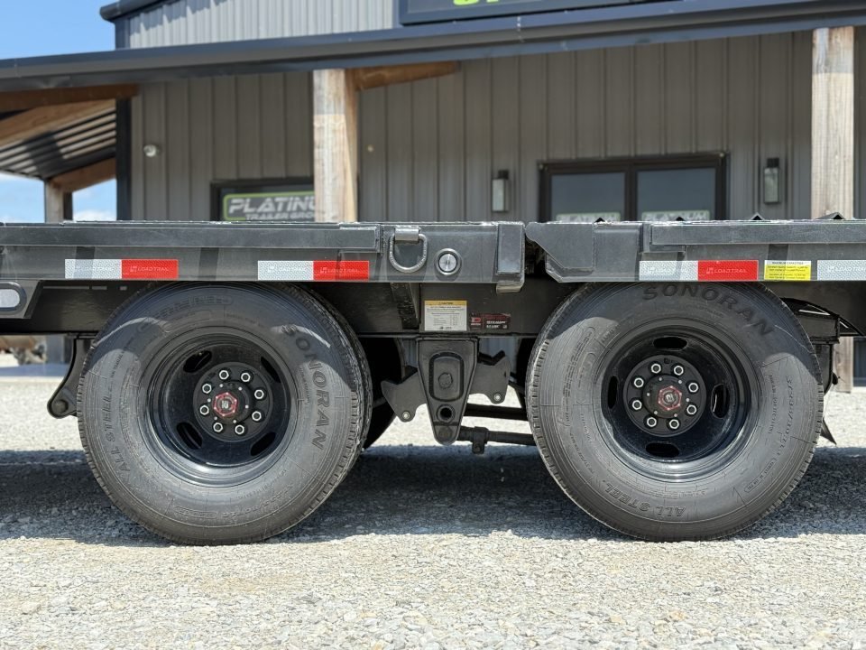 2027 Load Trail GL 102X32 GOOSENECK HYDRAULIC DOVETAIL W/12' CLEATED DOVE, 14 PLYS, HYDRAULIC JACKS,