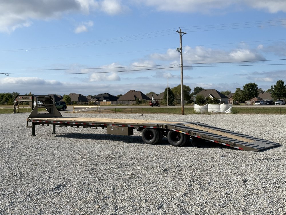 2027 Load Trail GL 102X40 GOOSENECK HYDRAULIC DOVETAIL W/12' CLEATED DOVE, 14 PLYS, HYDRAULIC JACKS,
