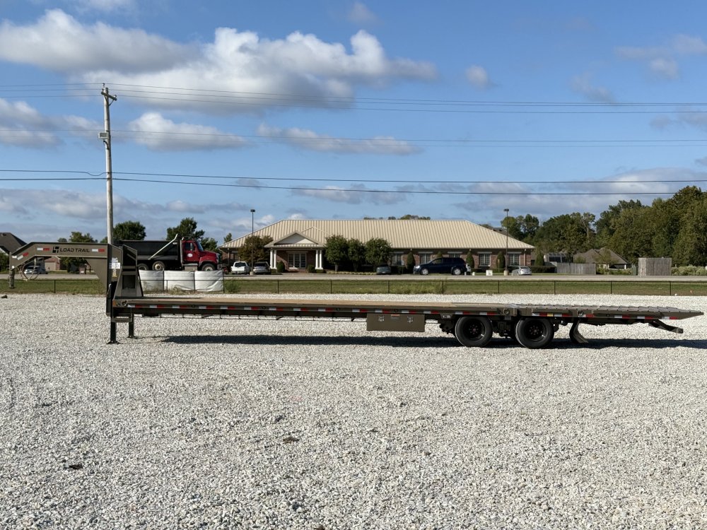 2027 Load Trail GL 102X40 GOOSENECK HYDRAULIC DOVETAIL W/12' CLEATED DOVE, 14 PLYS, HYDRAULIC JACKS,