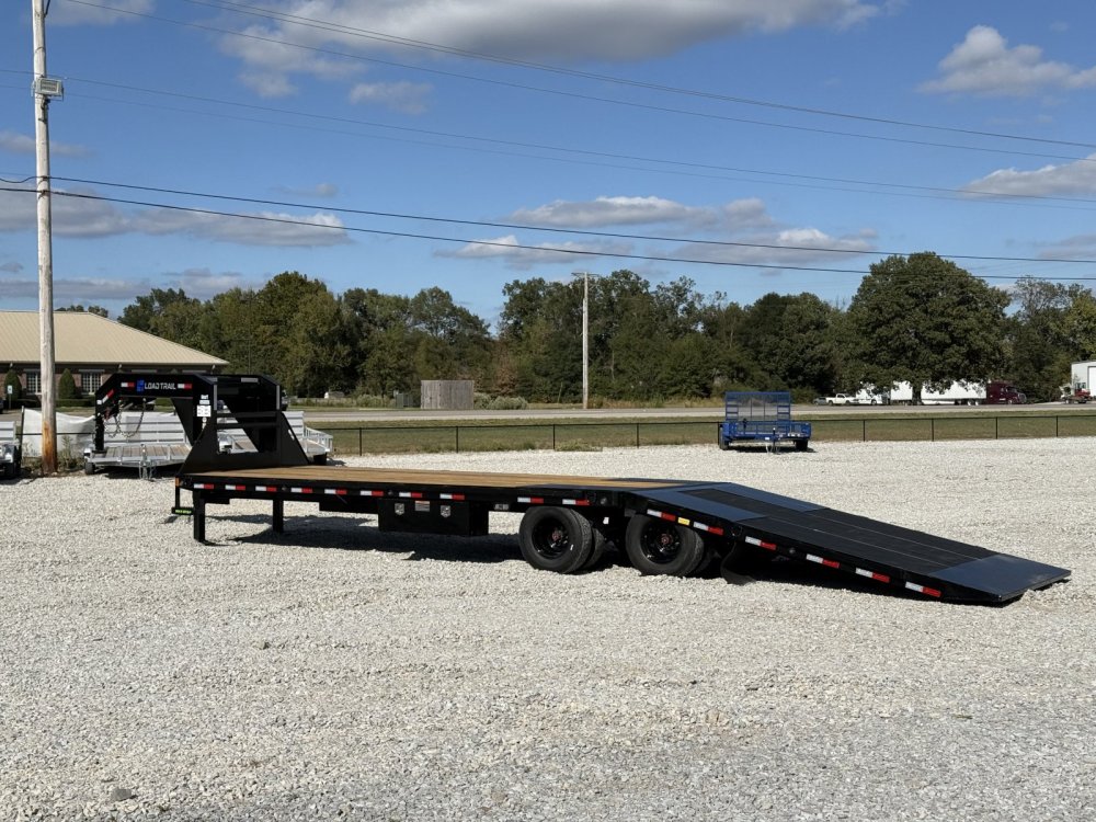 2027 Load Trail GL 102X32 GOOSENECK HYDRAULIC DOVETAIL AND DISC BRAKES W/12' CLEATED DOVE, 14 PLYS, 