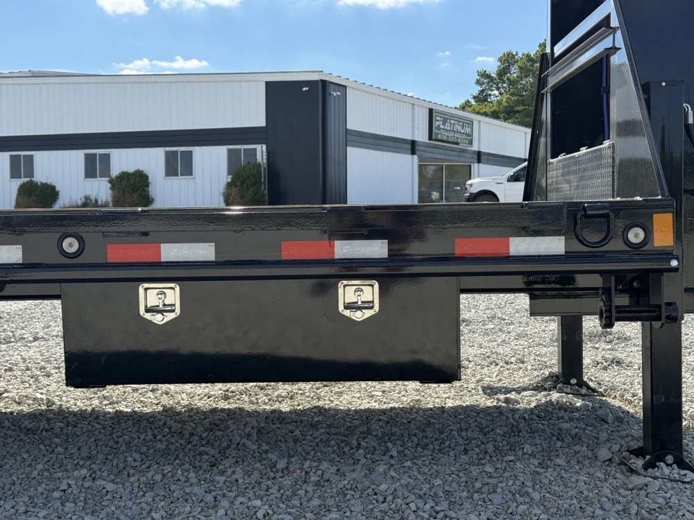 2027 Load Trail GL 102X32 GOOSENECK HYDRAULIC DOVETAIL AND DISC BRAKES W/12' CLEATED DOVE, 14 PLYS, 