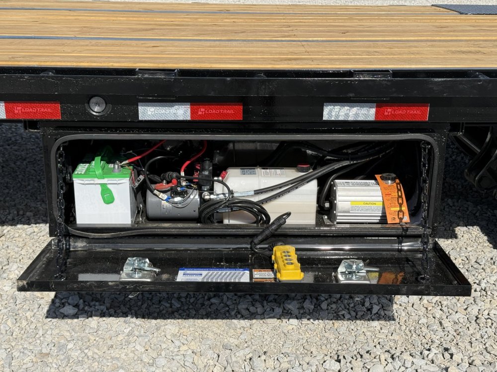 2027 Load Trail GL 102X32 GOOSENECK HYDRAULIC DOVETAIL AND DISC BRAKES W/12' CLEATED DOVE, 14 PLYS, 