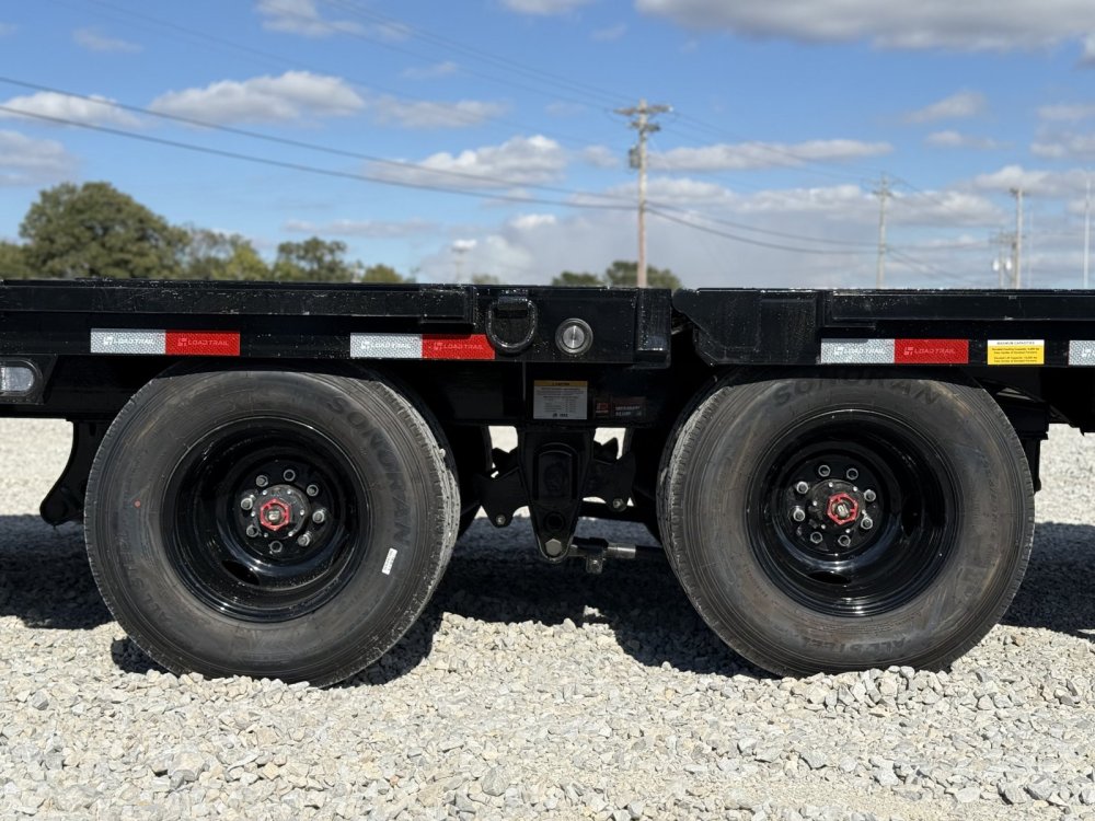 2027 Load Trail GL 102X32 GOOSENECK HYDRAULIC DOVETAIL AND DISC BRAKES W/12' CLEATED DOVE, 14 PLYS, 