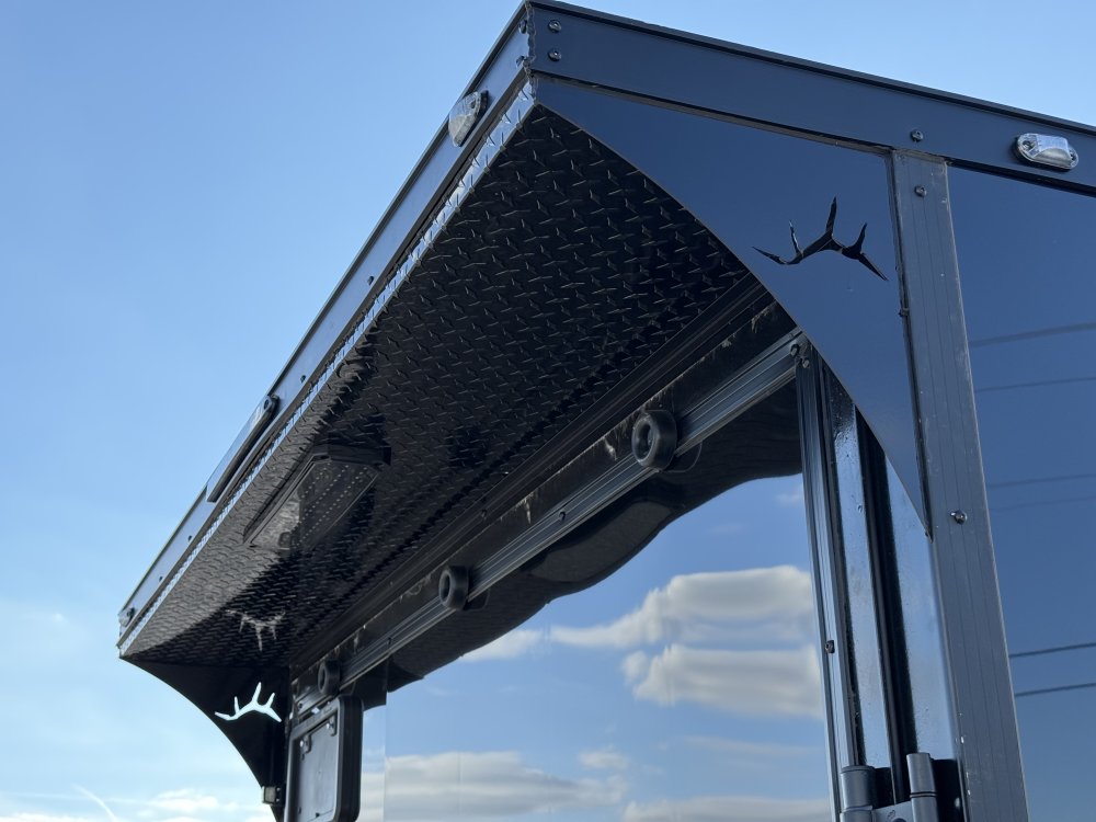 2027 SAWYER CARGO 7X16 WITH 7' INTERIOR / SCREWLESS / TORSION AXLES / POLYCOR / REAR SPOILER WITH LI