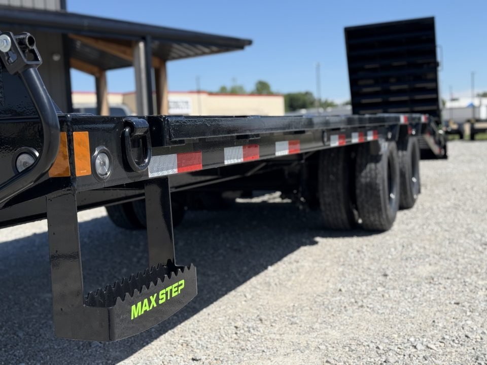 2026 Load Trail GP 102X25 GOOSENECK W/MAX RAMPS AND 14 PLY TIRES 24K GVWR Flatbed Trailer