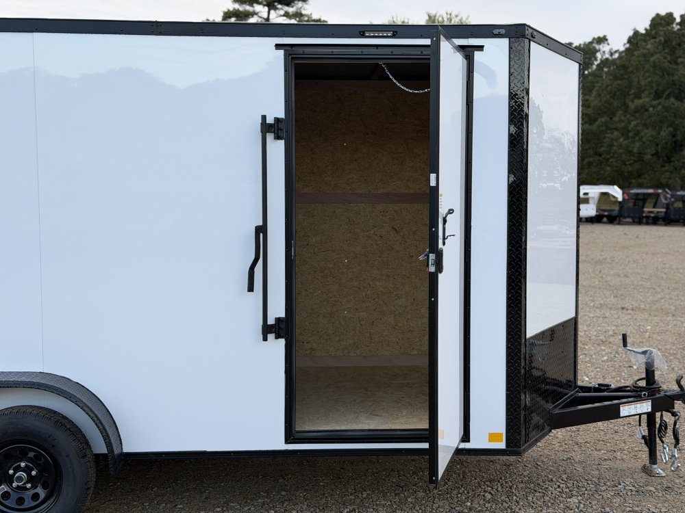 2027 SAWYER CARGO 7X16 WITH 7' INTERIOR / SCREWLESS / TORSION AXLES / POLYCOR / REAR SPOILER WITH LI