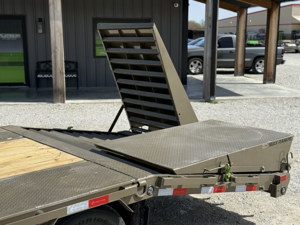 2026 Load Trail GP 102X32 GOOSENECK TRIPLE AXLE W/MAX RAMPS AND 14 PLY TIRES 30K GVWR Flatbed Traile