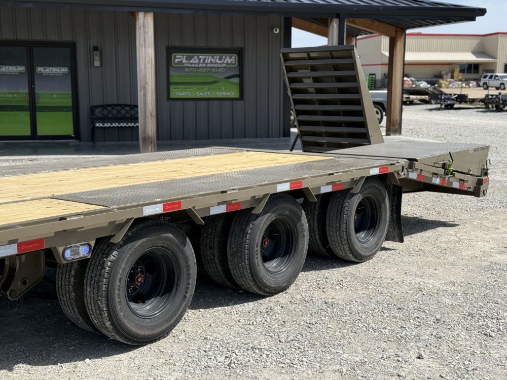 2026 Load Trail GP 102X32 GOOSENECK TRIPLE AXLE W/MAX RAMPS AND 14 PLY TIRES 30K GVWR Flatbed Traile