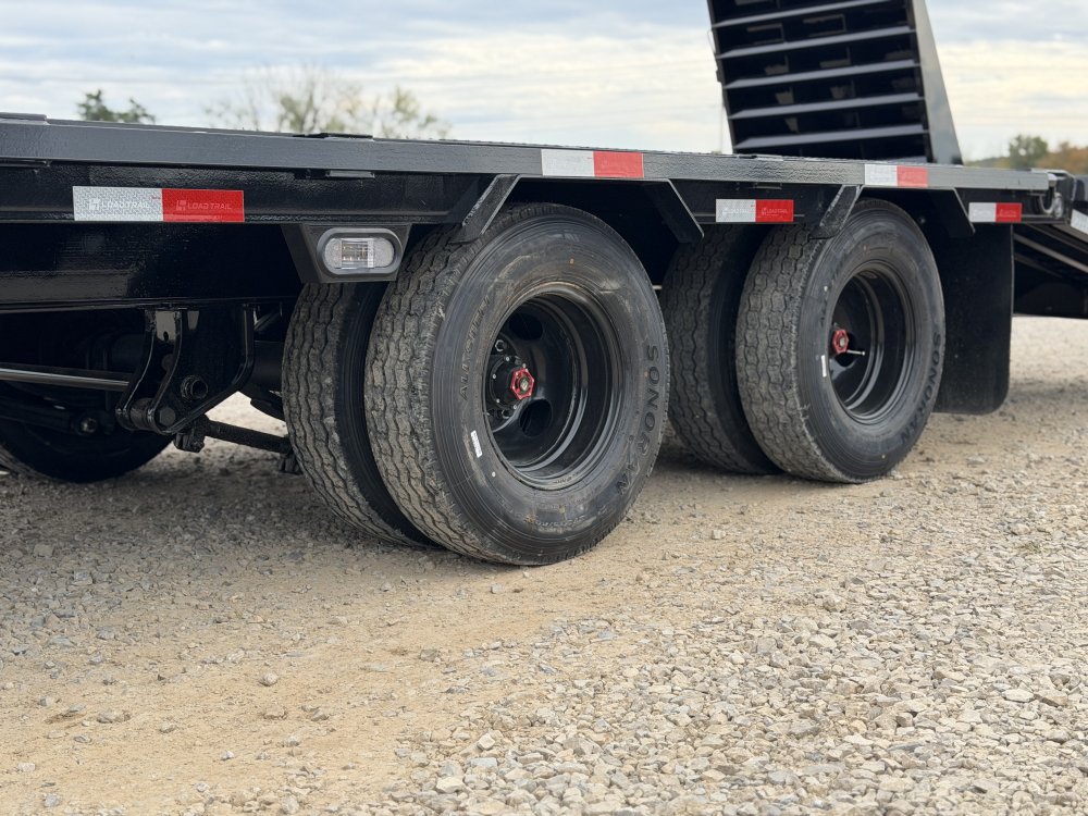 2027 102X32 GP LOAD TRAIL / 14 PLY TIRES / MAX RAMPS / WINCH PLATE / 25.9K GVWR / GOOSENECK FLATBED 