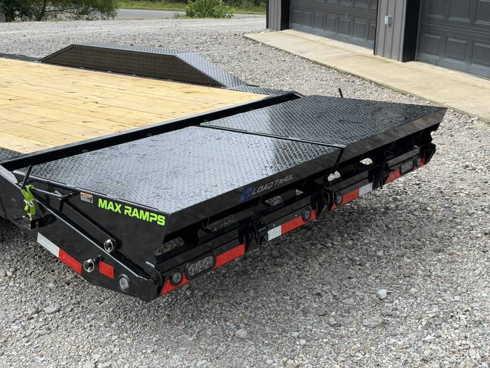 2027 Load Trail GC 102X24 14K LOWBOY MAX RAMPS DRIVE OVER FENDERS Flatbed Trailer