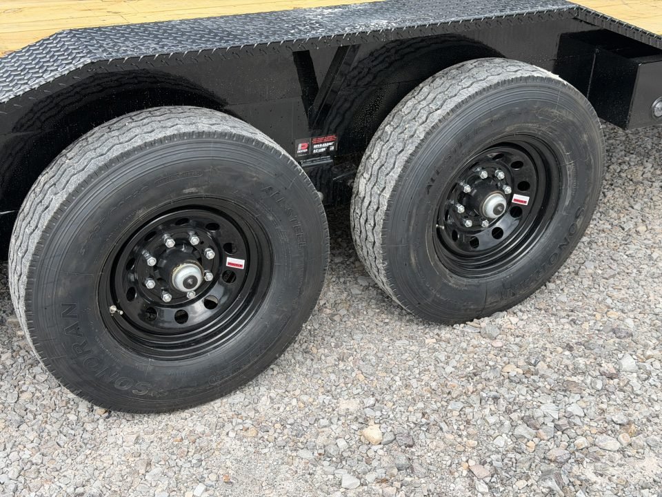 2027 Load Trail GC 102X24 14K LOWBOY MAX RAMPS DRIVE OVER FENDERS Flatbed Trailer