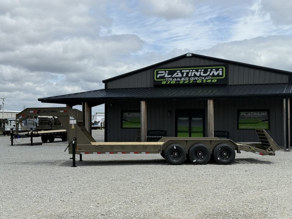 2027 Load Trail GC 83X24 GOOSENECK W/MAX RAMPS, 14 PLYS, AND 4' RAISED NECK 21K GVWR Equipment Trail