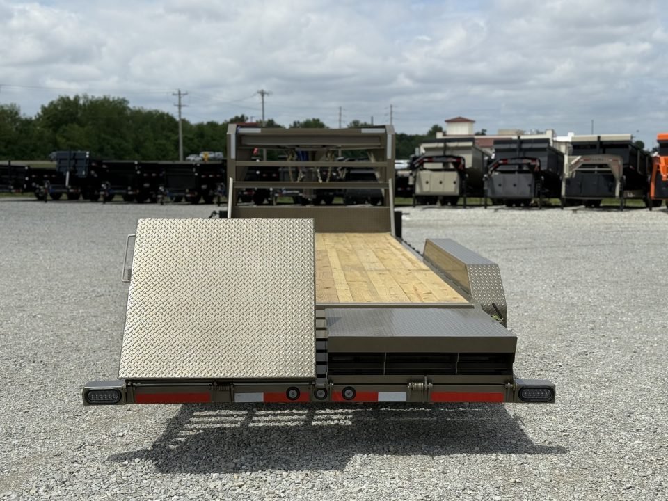 2027 Load Trail GC 83X24 GOOSENECK W/MAX RAMPS, 14 PLYS, AND 4' RAISED NECK 21K GVWR Equipment Trail