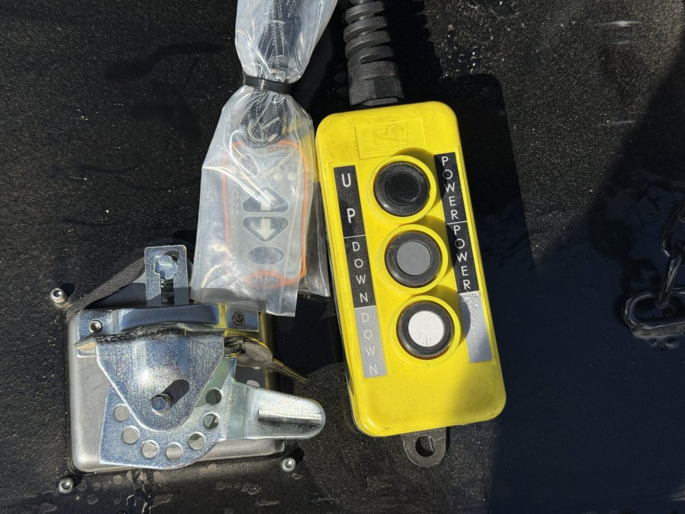 2027 Load Trail GE 102X28 GOOSENECK FULL TILT W/16 PLYS AND TUFF WIRELESS REMOTE 16K GVWR Tilt Trail
