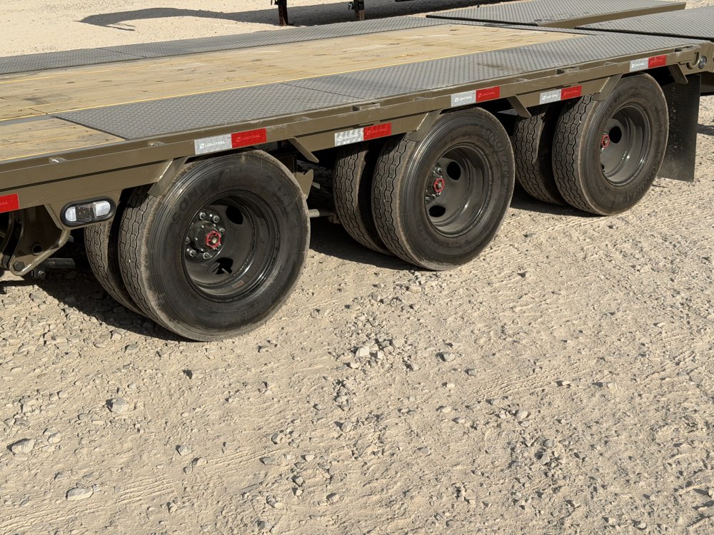 2027 102"x32' Load Trail Flatbed