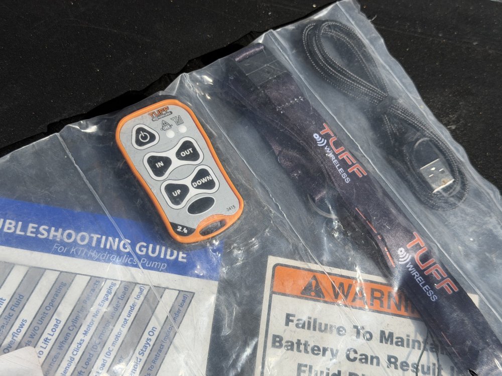 GL 102X32 25.9K GVWR 12' HYDRAULIC DOVETAIL 12K AXLES TUFF WIRELESS REMOTE