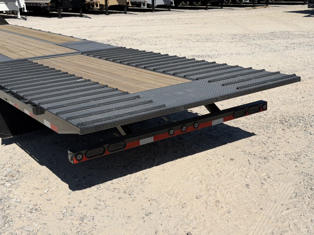 GL 102X32 25.9K GVWR 12' HYDRAULIC DOVETAIL 12K AXLES TUFF WIRELESS REMOTE