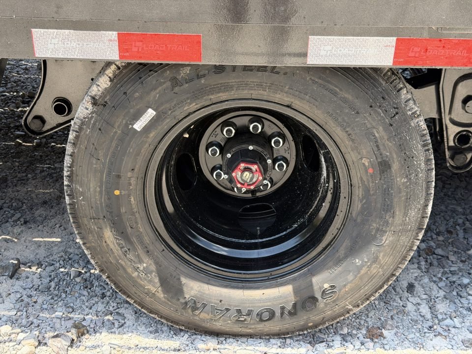 2027 Load Trail GL 102X32 25.9K GVWR 12' HYDRAULIC DOVETAIL WIRELESS REMOTE 14 PLY TIRES Flatbed Tra