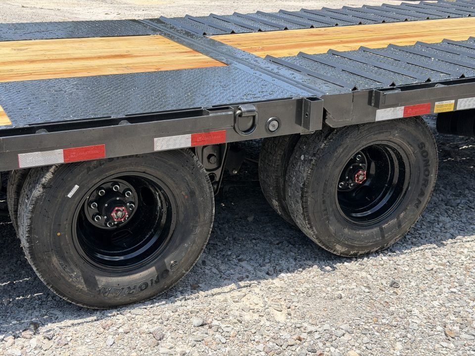2027 Load Trail GL 102X32 25.9K GVWR 12' HYDRAULIC DOVETAIL WIRELESS REMOTE 14 PLY TIRES Flatbed Tra