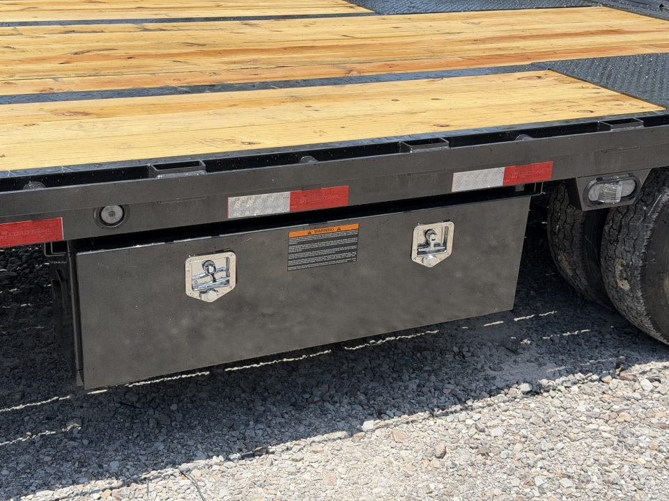 2027 Load Trail GL 102X32 25.9K GVWR 12' HYDRAULIC DOVETAIL WIRELESS REMOTE 14 PLY TIRES Flatbed Tra