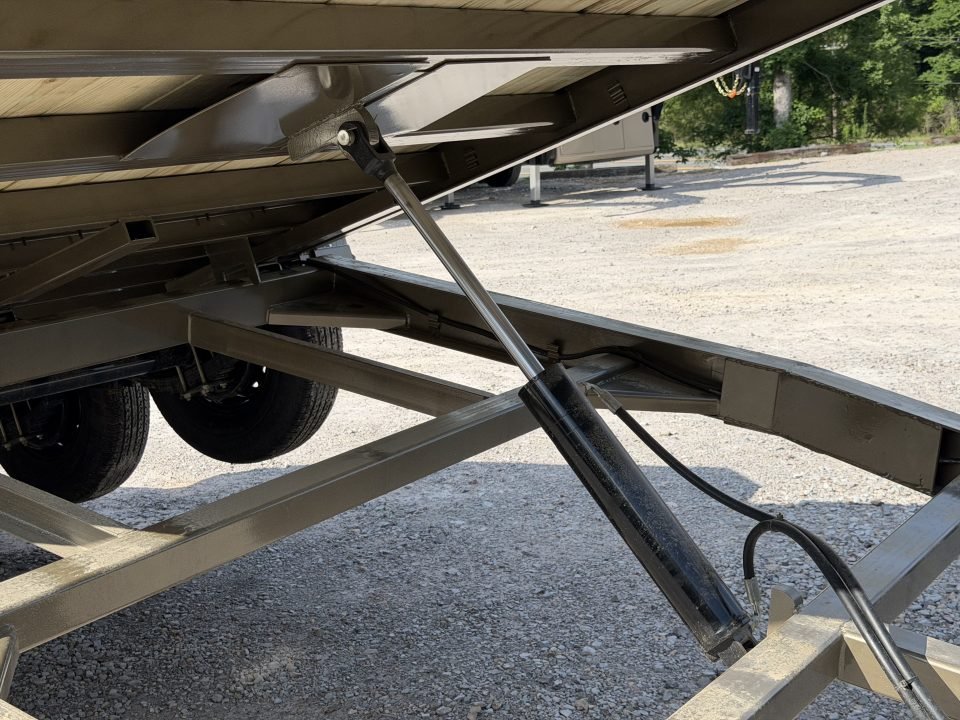 2026 Load Trail TM 83X22 14K GVWR WINCH PLATE WIRELESS REMOTE FULL HYDRAULIC Tilt Trailer
