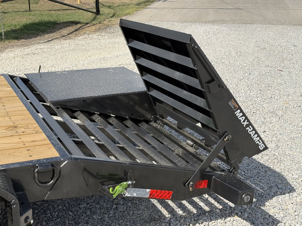 2027 Load Trail GC 83X24 GOOSENECK W/MAX RAMPS, 14 PLYS, AND 4' RAISED NECK 21K GVWR Equipment Trail