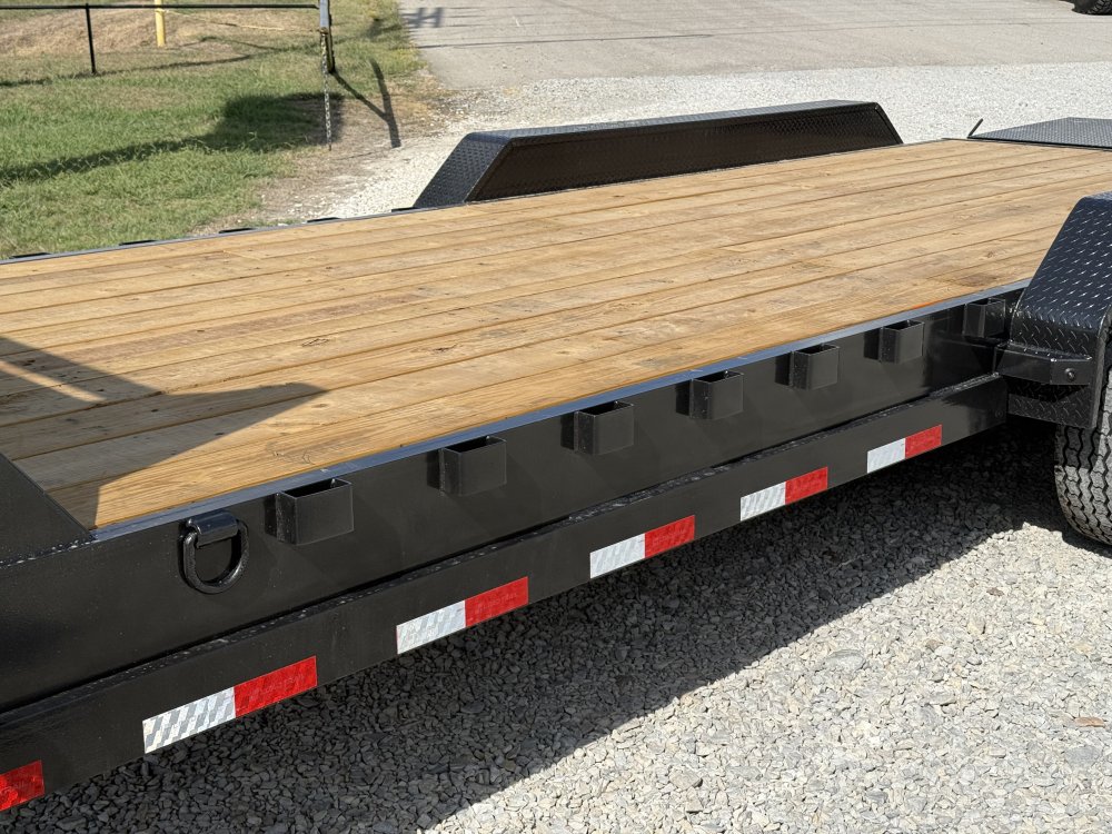 2027 Load Trail GC 83X24 GOOSENECK W/MAX RAMPS, 14 PLYS, AND 4' RAISED NECK 21K GVWR Equipment Trail