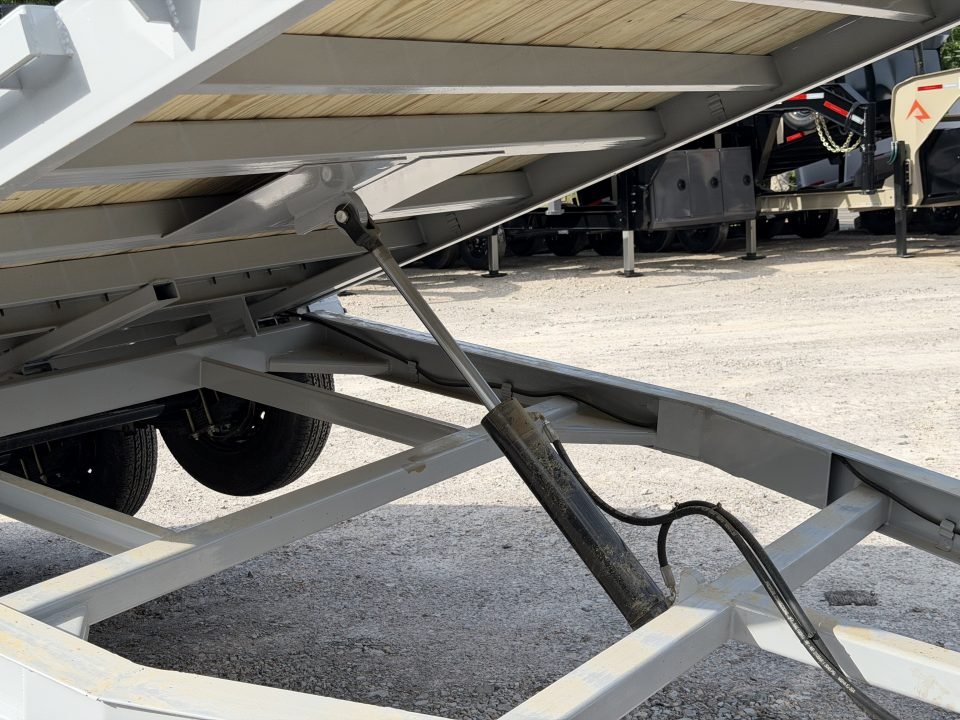 2026 Load Trail TM 83X22 14K WIRELESS REMOTE WINCH PLATE FULL HYDRUALIC Tilt Trailer