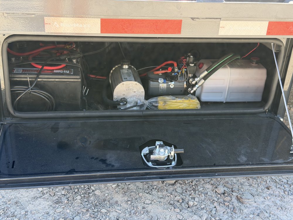 2026 RawMaxx HTX 102X32 25,990 GVWR 11' HYDRUALIC DOVETAIL 12K HYDRAULIC DISC BRAKES WIRELESS REMOTE