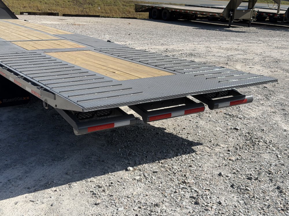 2026 RawMaxx HTX 102X32 25,990 GVWR 11' HYDRUALIC DOVETAIL 12K HYDRAULIC DISC BRAKES WIRELESS REMOTE