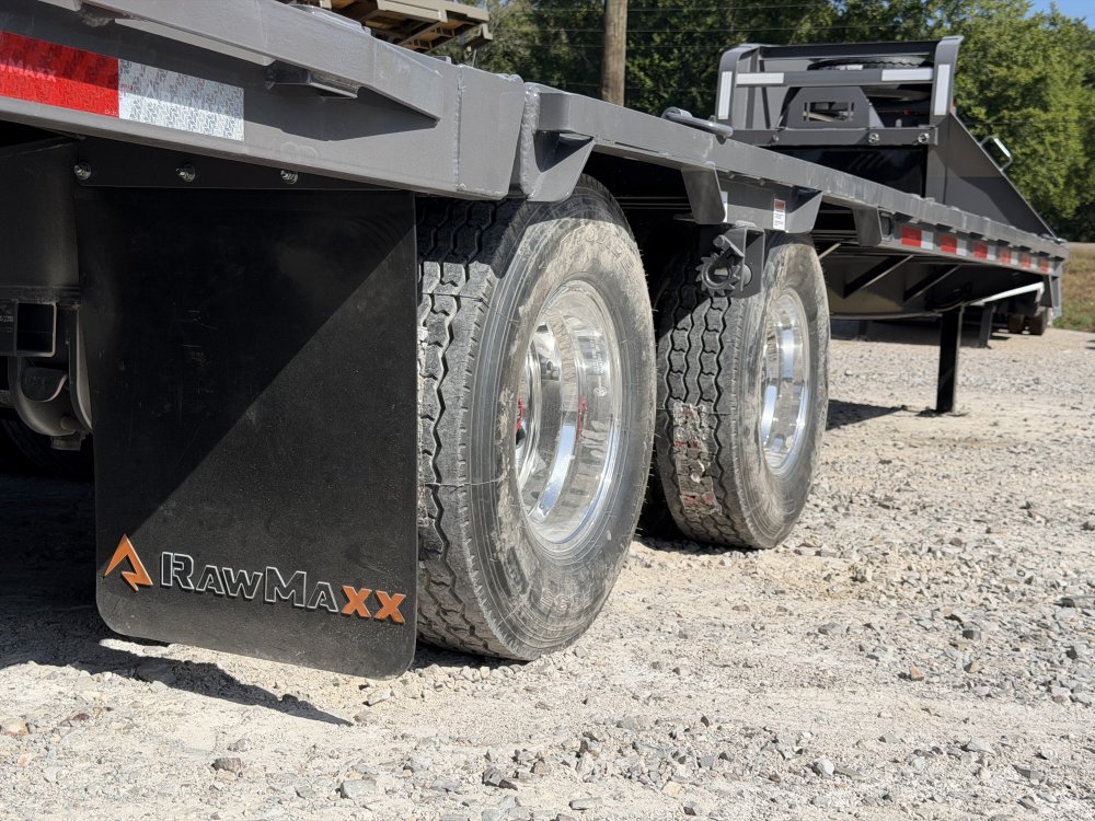 2026 RawMaxx HTX 102X32 25,990 GVWR 11' HYDRUALIC DOVETAIL 12K HYDRAULIC DISC BRAKES WIRELESS REMOTE