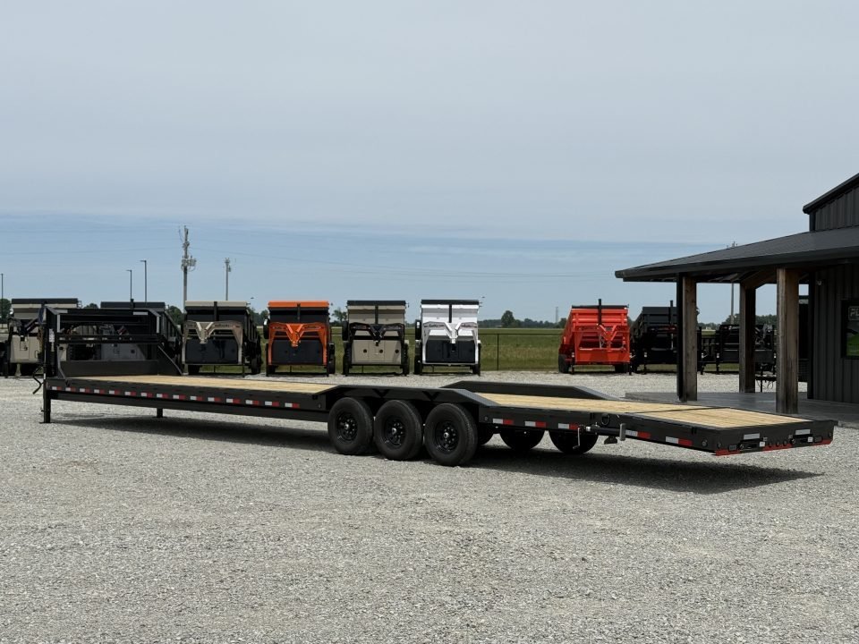 2027 Load Trail GC 102X44 LOWBOY W/DRIVE OVER FENDERS 21K GVWR GOOSENECK Car Hauler