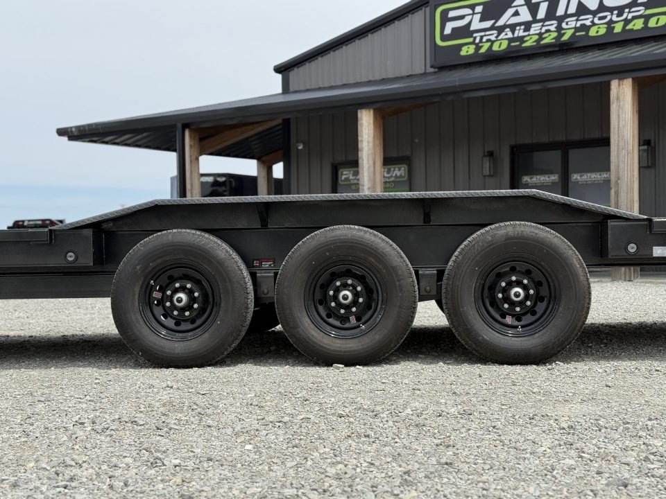2027 Load Trail GC 102X44 LOWBOY W/DRIVE OVER FENDERS 21K GVWR GOOSENECK Car Hauler