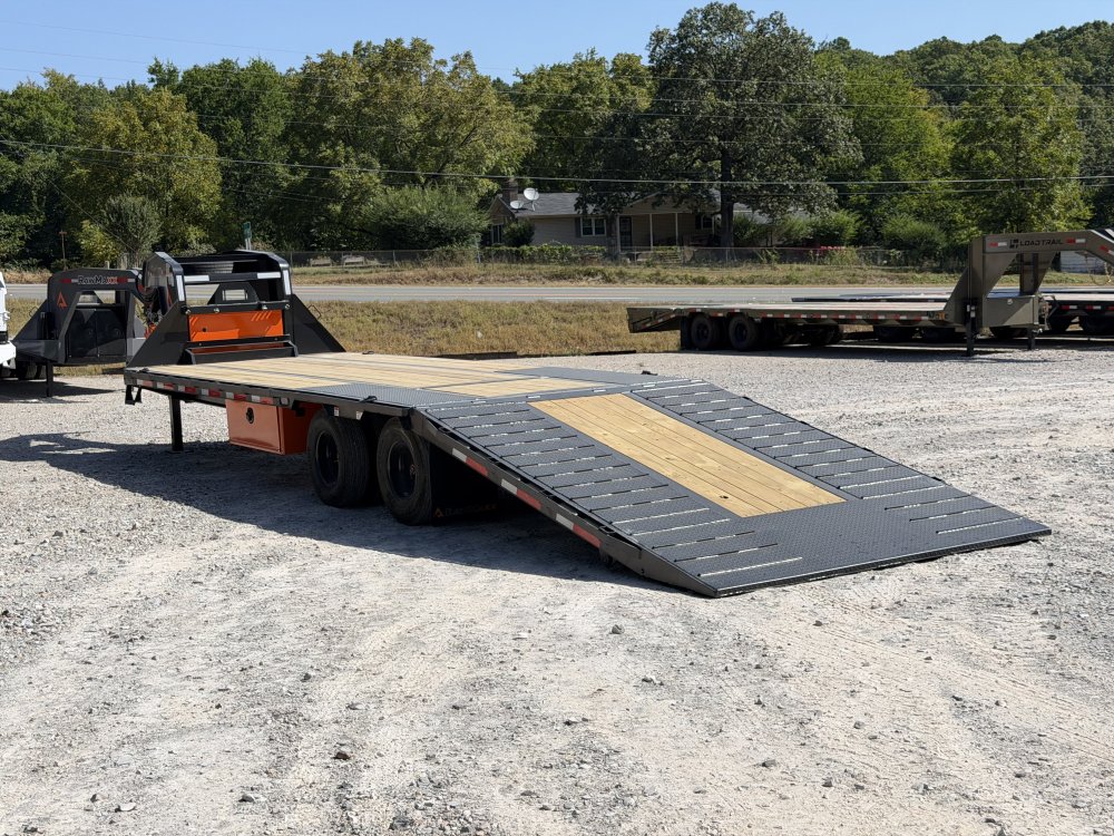2026 RawMaxx HTX 102X32 25,990 GVWR 11' HYDRUALIC DOVETAIL 12K HYDRAULIC DISC BRAKES WIRELESS REMOTE