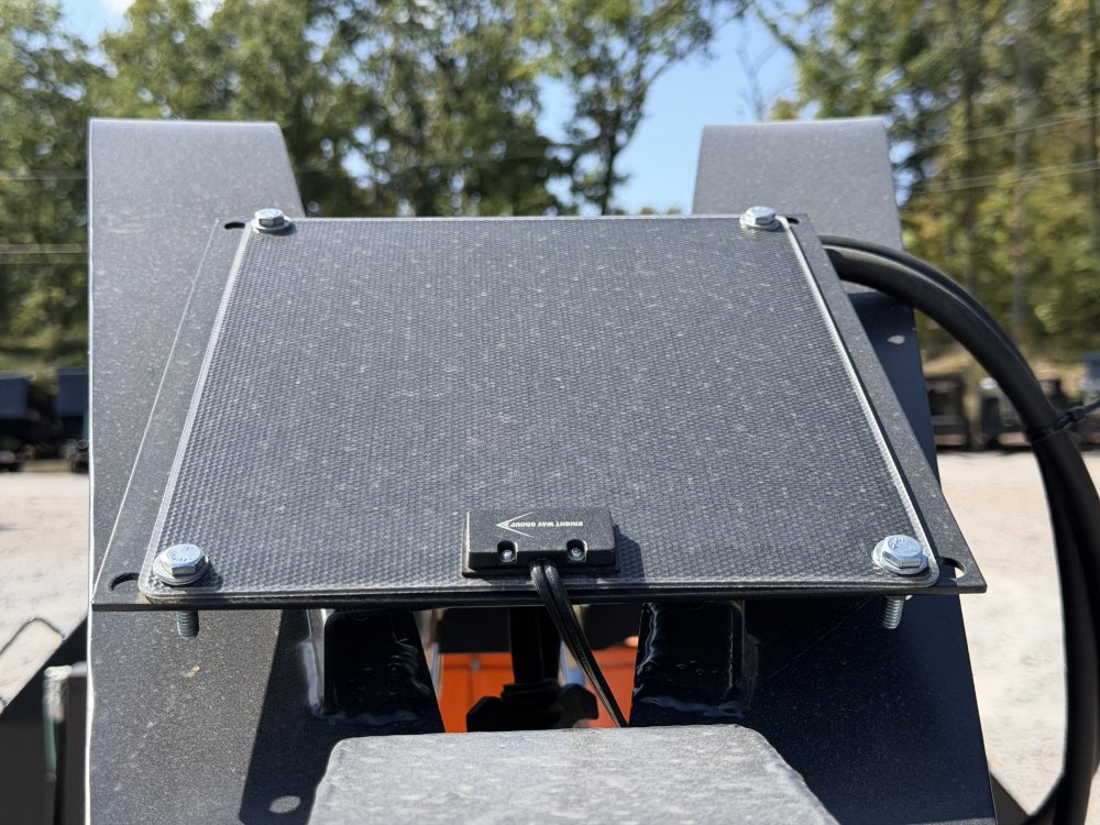 2026 RawMaxx HTX 102X32 25,990 GVWR 11' HYDRUALIC DOVETAIL 12K HYDRAULIC DISC BRAKES WIRELESS REMOTE