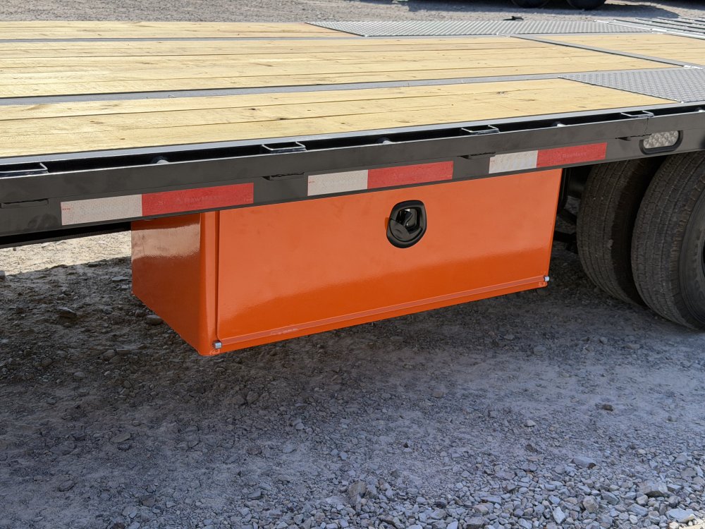 2026 RawMaxx HTX 102X32 25,990 GVWR 11' HYDRUALIC DOVETAIL 12K HYDRAULIC DISC BRAKES WIRELESS REMOTE
