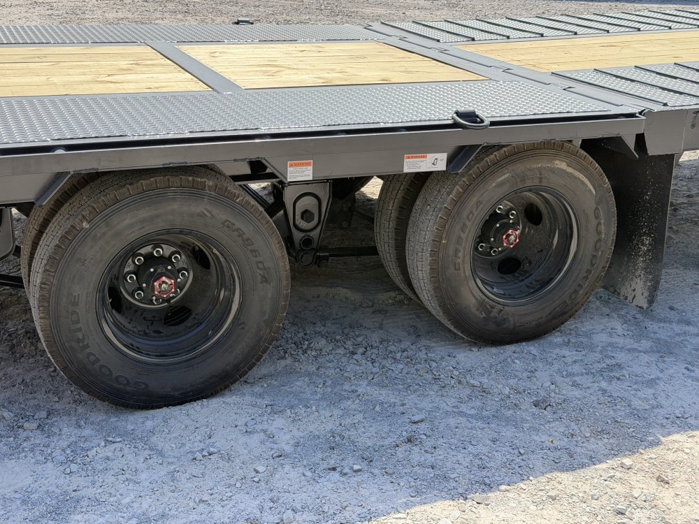 2026 RawMaxx HTX 102X32 25,990 GVWR 11' HYDRUALIC DOVETAIL 12K HYDRAULIC DISC BRAKES WIRELESS REMOTE