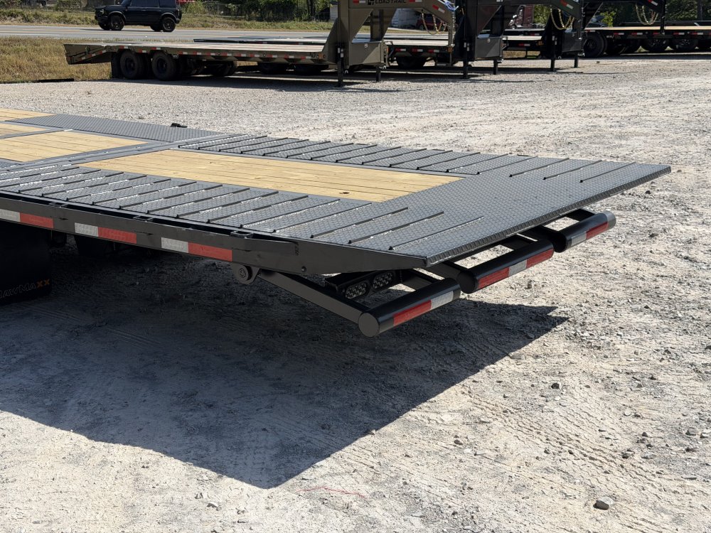 2026 RawMaxx HTX 102X32 25,990 GVWR 11' HYDRUALIC DOVETAIL 12K HYDRAULIC DISC BRAKES WIRELESS REMOTE