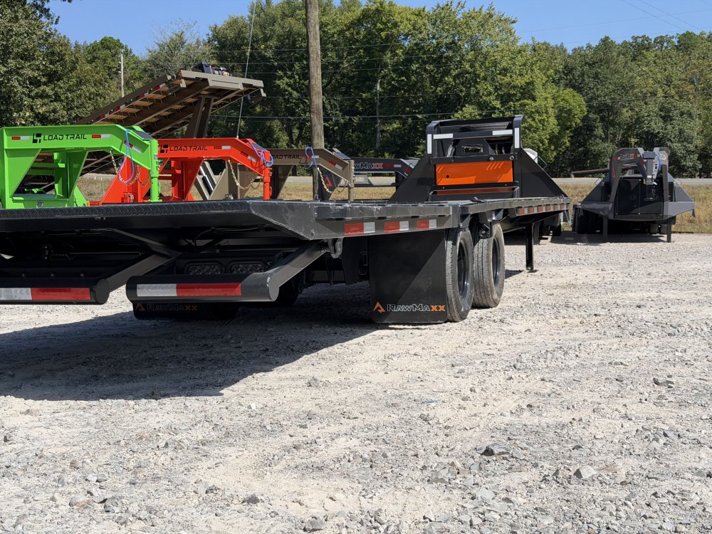 2026 RawMaxx HTX 102X32 25,990 GVWR 11' HYDRUALIC DOVETAIL 12K HYDRAULIC DISC BRAKES WIRELESS REMOTE