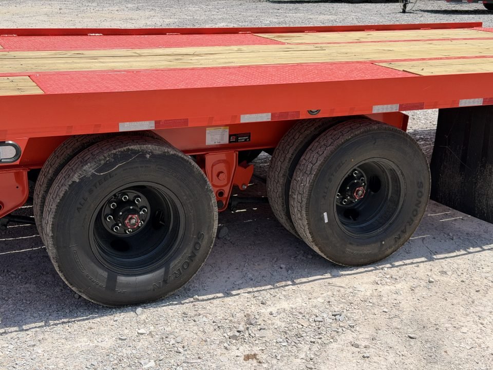 2026 Load Trail GT 102X40 25.9K GVWR 18K WINCH 5" RUB RAIL 14PLY TIRES Tilt Trailer