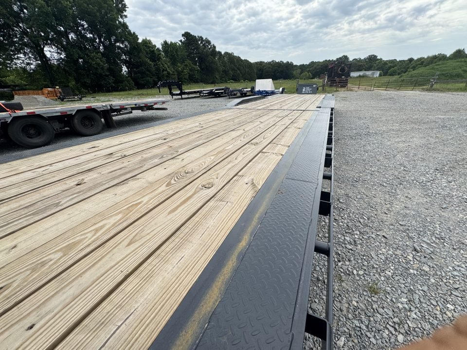 2026 RawMaxx LDX 102X44 LOWBOY W/14 PLYS, LOCKING CHAIN RACK, AND TORQUE TUBE 21K GVWR GOOSENECK Fla