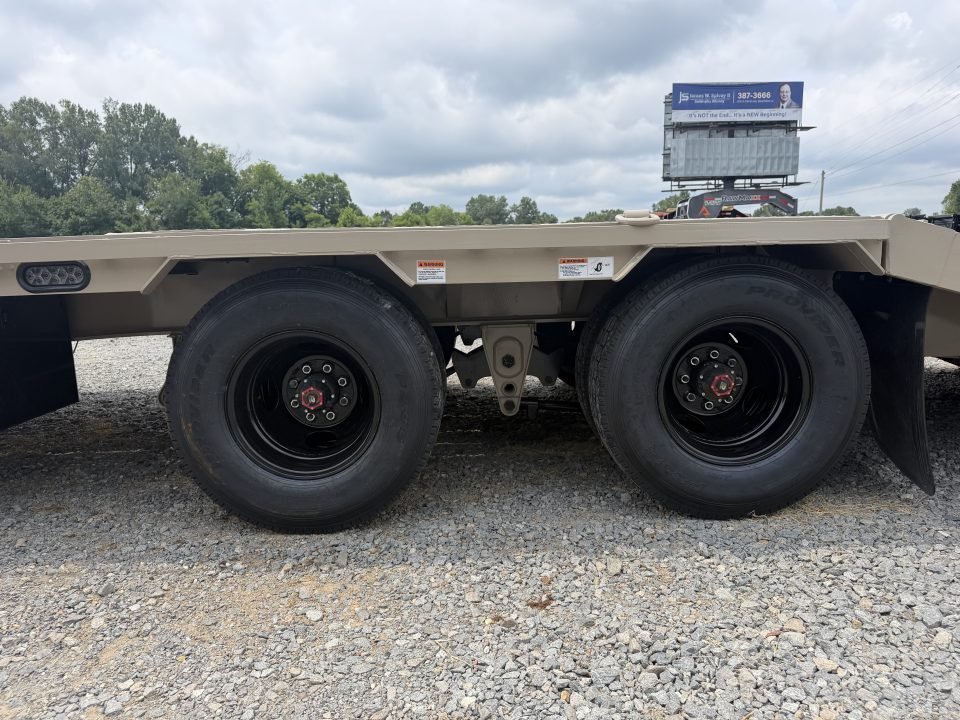 2026 RawMaxx HTX 102X32 GOOSENECK / HYDRAULIC DISC BRAKES / HYDRAULIC JACKS / 14 PLY TIRES / ALUMINU